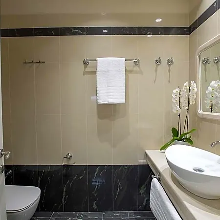 Tirkouaz - Vk Luxury Suites-private Parking Отель Лефкада
