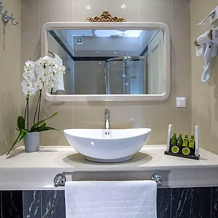 Tirkouaz - Vk Luxury Suites-private Parking Отель *